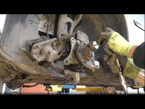 Видео: Замена сайлентблоков нижнего рычага и шаровой опоры на Peugeot 407 1,8 Пежо 407 2005 года 2часть