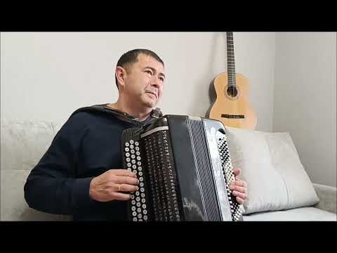 Видео: "Одинокая гармонь", "Ах, Самара - городок", "Подмосковные вечера" от начинающего баяниста