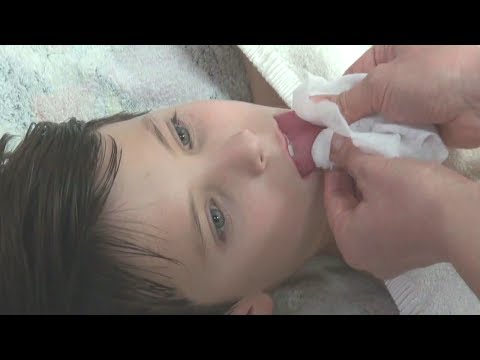 Видео: Логопедический массаж, мастер-класс. Robinzon.TV