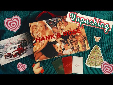 Видео: 🎄 Распаковка гритинга Розе и Хенка 2024 / Unboxing Season's Greetings: From Hank & Rosé To You 2024🎄