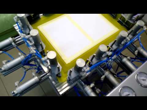 Видео: Трафаретная печать шелкография натяжение ткани сита на раму