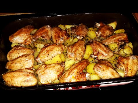 Видео: Куриные крылышки с запеченным картофелем