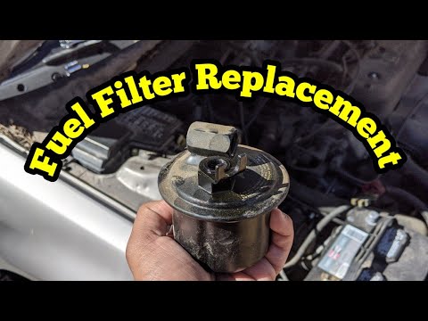 Видео: Замена топливного фильтра Honda Accord 1990-93 годов