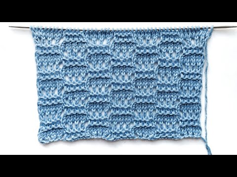 Видео: Мелкий ажурный узор спицами для вязания плечевых изделий, носков / Узор для начинающих