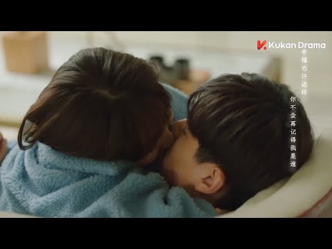 Видео: Он бросил его для страстного поцелуя и сразу же уговорил все еще сердитого главного героя-мужчину.