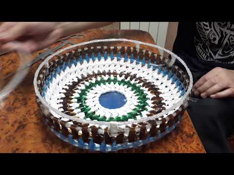 Видео: Корзинка из пластиковых бутылок