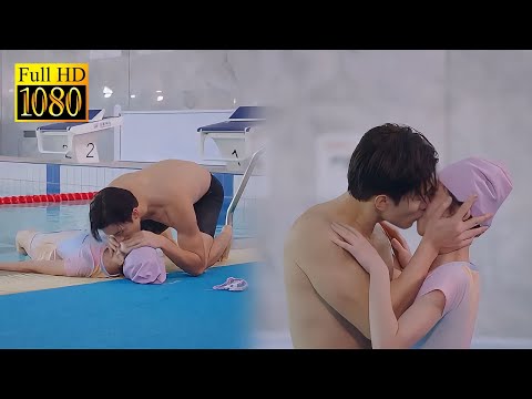 Видео: Золушка случайно упала в воду, генеральный директор впервые запаниковал и поцеловал ее, чтобы спасти