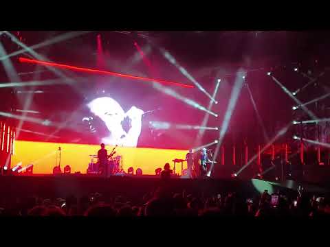 Видео: Звери - Пингвины (Концер СПБ Газпром  Арена 03.12.2022)