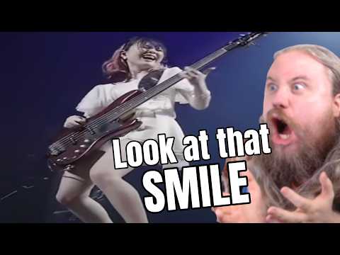 Видео: Посмотрите на это первое выступление SMILE Fami!? | LOVEBITES / Stand And Deliver Live Video | Ре...