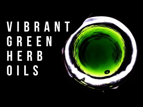 Видео: Как приготовить зеленые травяные масла