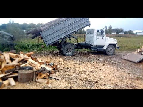 Видео: Везу дрова на газ 3309 бревнами по 3 метра! Погрузка манипулятором.