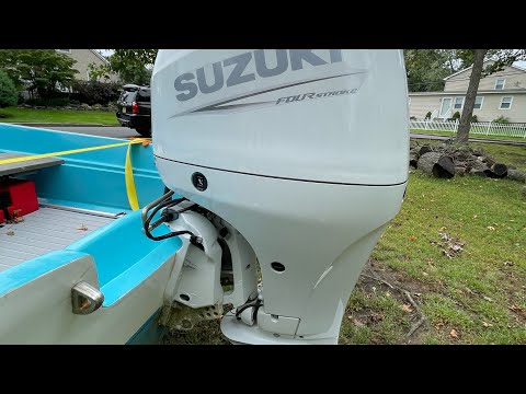 Видео: Обкатка нового двигателя Suzuki мощностью 90 л.с. Играю в тихом, спокойном заливе!
