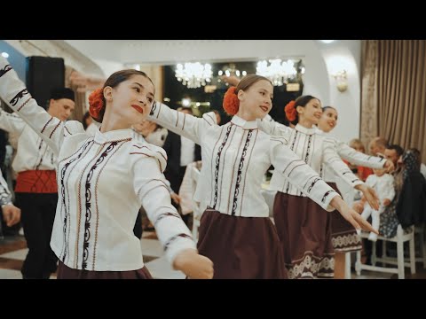 Видео: Алтын Чёшьмя - Гагаузский танец на бочке - Altın Cöşmä