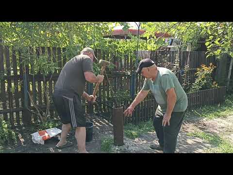 Видео: Как мы ставили ручной насос-качек на пластиковую трубу!