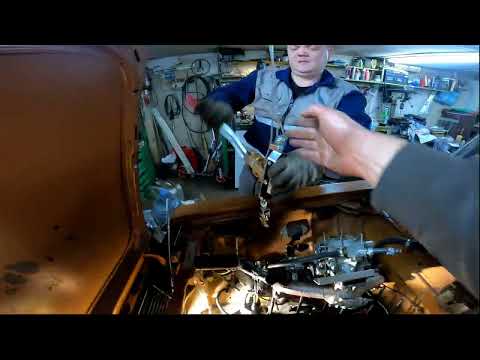 Видео: Замена газораспределительного механизма в москвич 2140!