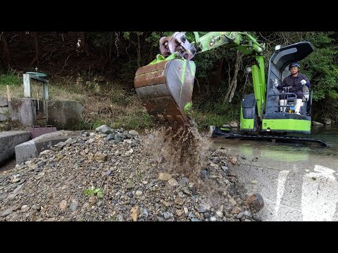 Видео: Удаление наносов из реки экскаватором. май 2024 г.