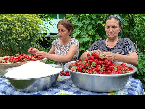 Видео: 30кг Клубники! Рецепт Клубничного пирога с настоящим Вареньем! Жизнь в деревне