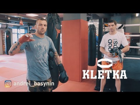 Видео: Отработка серий ударов на мешке + бой с тенью. Боксерская работа в парах для начинающих