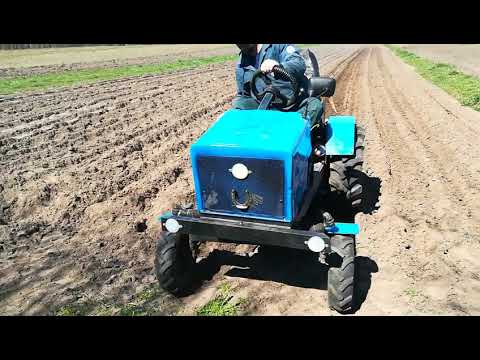 Видео: Посадка картофеля под окучник, самодельные тракторам