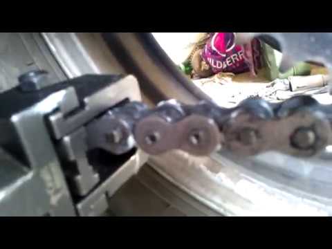 Видео: SUZUKI GSX1100F беглый осмотр и замена цепи..