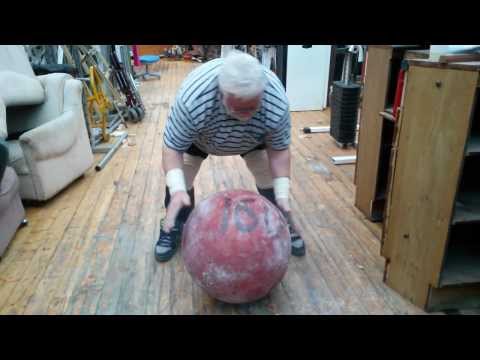 Видео: Дикуль поднял камень 160 кг в 75 лет / Cнимает видео Пискунов Вячеслав