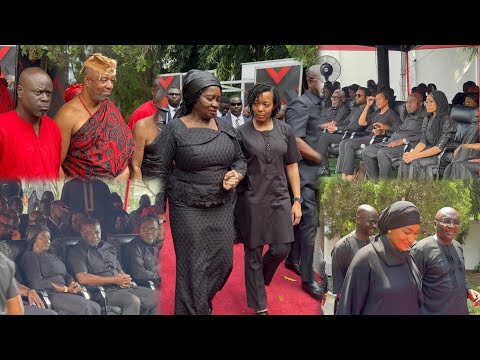 Видео: Трогательный момент: вице-президент Джейн Наана утешает Занетор Роулингс после кончины ее матери