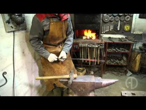 Видео: Нож из рессоры (белевский нож, куябрик)