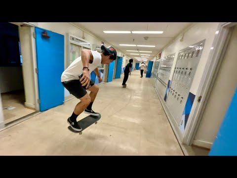 Видео: Катание на коньках в школе!