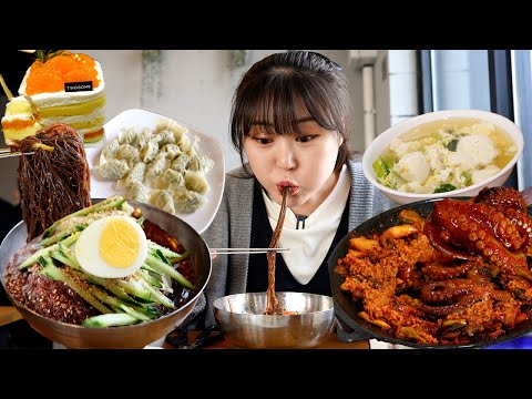 Видео: Острые жареные осьминоги с рисом, холодным супом с лапшой и кремовым тортом. 🍰Мукбанг.