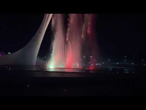 Видео: Поющие фонтаны в Олимпийском парке - уникальное Олимпийское наследие Сочи (04.11.2022 г.)