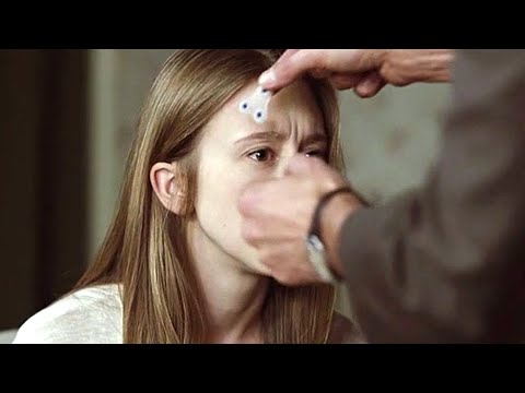 Видео: Девушка с IQ200+ боится родителей, а те вызывают ей странного специалиста