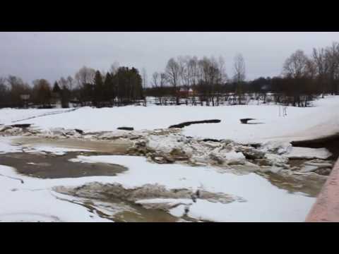 Видео: Ледоход на реке Инзер 15 04 2017