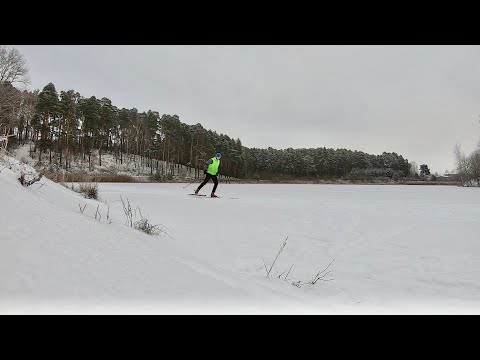 Видео: Тренировочный процесс,Вкатка на лыжах по замерзшему озеру