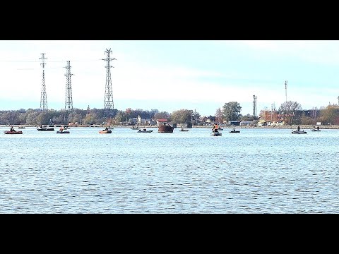 Видео: ВЛЕЗ В ТОЛПУ и ПРОГНАЛИ Из Запретки  Рыбалка на Спиннинг в ноябре