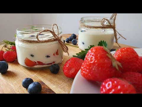 Видео: СМЕТАННЫЙ КРЕМ С ЯГОДАМИ  - ЛЁГКИЙ И СОЧНЫЙ ЛЕТНИЙ ДЕСЕРТ