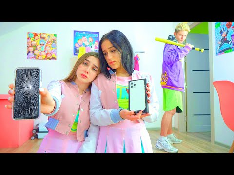 Видео: СМАЙЛ ПОЗАВИДОВАЛ ДИАНЕ!!! РАЗБИЛ НОВЫЙ АЙФОН 12Pro MAX ДИАНЫ!!!