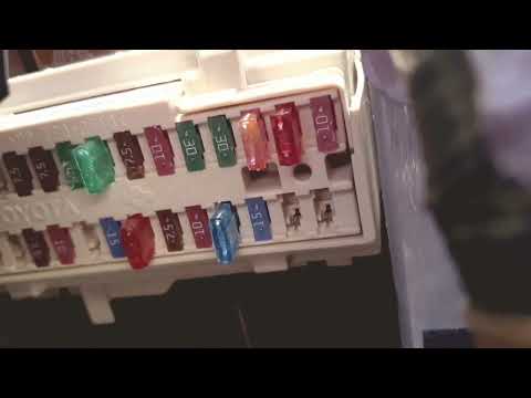 Видео: Расположение блоков предохранителей Toyota Alphard x 3.