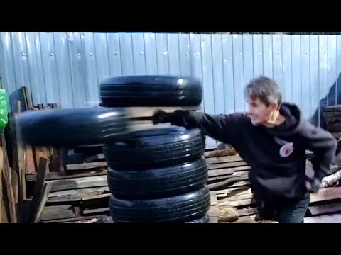 Видео: Секреты выбивания шин кулаком. Как научиться выбивать шины руками. День 61.