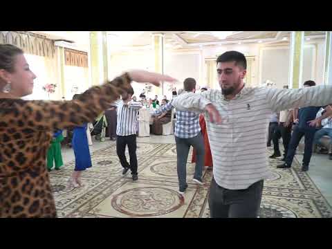 Видео: ЗУГРА МЕДЖИДОВА ЗАЖИГАЕТ НА СВАДЬБА.