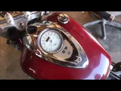 Видео: Регулировка клапанов Yamaha Roadstar 1600 2001 года