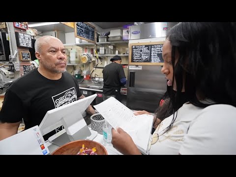 Видео: Пытаюсь заглянуть в ресторанчик, расположенный в случайном месте…