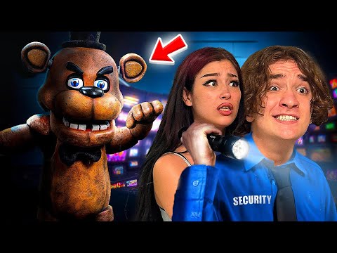 Видео: ОЦЕЛЯВАМ 5 НОЩИ В ПИЦАРИЯТА НА ФРЕДИ С ЛИНА | FIVE NIGHTS AT FREDDY'S