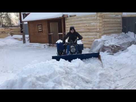 Видео: Модернизация мотороллера "муравей" в снегоуборщик.