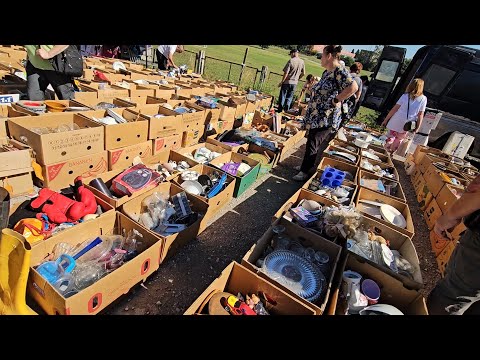 Видео: Отивам на БИТАКА в гр. Търговище.СЪКРОВИЩЕ в куфара...  Битаци и Пазари в България  .