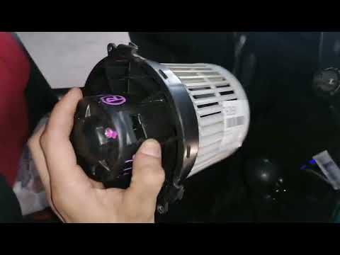 Видео: Nissan March' (2015г.в.) Замена Вентилятора Печки...