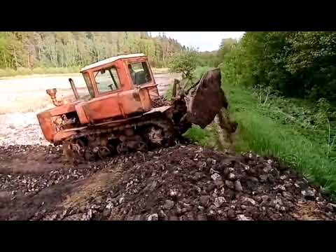 Видео: Копаю пруд на Дт-175с волгарь. Самый быстрый гусеничный трактор СССР.