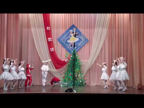 Видео: танец "В лесу родилась елочка"