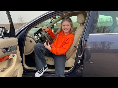 Видео: ВОЖУ МАШИНУ В 12 😲😱... У МАМЫ ШОК 🙃 УЧУСЬ ВОДИТЬ АВТО В 12 /ВЛОГ/ Irina Gusakovskaia