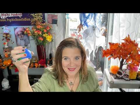 Видео: «…Off the Ledge» — ежедневное видео, которое поможет нам не сойти с ума в это безумное время. Пон...