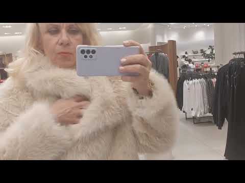 Видео: Выбираем тренд сезона - мех.  Меховые жилеты, полушубки.